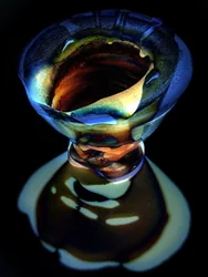 Sculpture abstraite en verre colorée