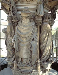 Zacharie. La base du Puits de Moïse (sculpture)