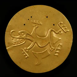 Disque Pectoral avec Crocodile, 300-1550 AD