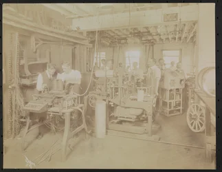 Laboratoire de films Dressler & Co. avec des hommes travaillant, New York