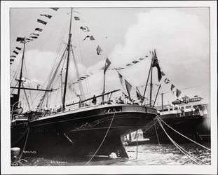 La poupe du S.S. "Umbria" au quai, c.1900