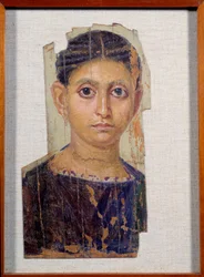 Antiquité égyptienne: portrait de momie féminine sur bois. De Fayoum (Fayum). 3ème siècle après J.-C. Paris, musée du Louvre