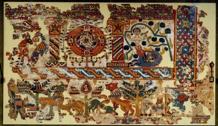 Art copte : rideaux du triomphe de la croix. Dim : 1,20 x 2,10m. Paris, Musée du Louvre