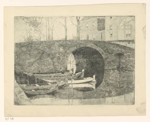 Pont sur un canal
