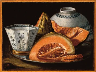 Melon et une coupe octogonale sur un plateau d
