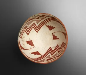 Bol avec motifs géométriques, 900-1100