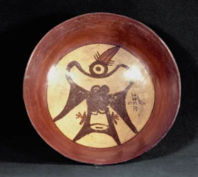 Art précolombien, civilisation Nazca : chope en terre cuite décorée d