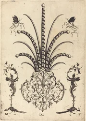 Broche avec pierres de table, papillons en haut, et paons et Hermès en bas