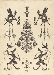 Broche avec Faunes Ailés Soufflant des Trompettes en Haut et Créatures Fantastiques avec Oiseaux en Bas