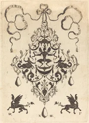 Grand Pendentif, Créature Fantastique Ailée Tenant Deux Serpents