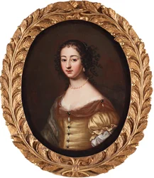 Femme en robe jaune