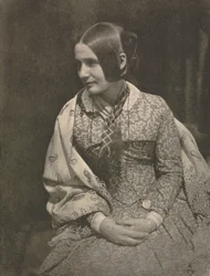 Dame en robe fleurie