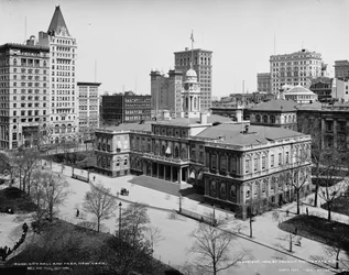 Hôtel de ville et parc, New York, vers 1900