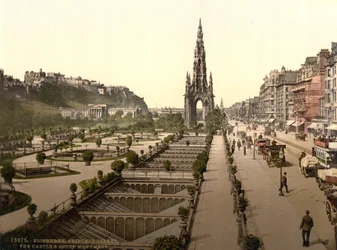 Princes Street, le château et le monument Scott, Édimbourg, vers 1890-1900
