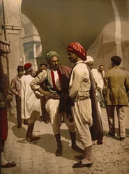 Hommes turbanés à Tunis, vers 1899 (photochromie)