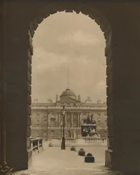 Vue passagère de Somerset House depuis The Strand, vers 1935