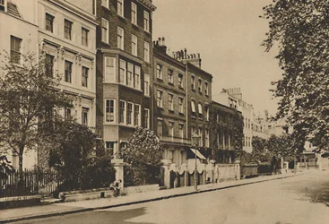 Kensington Square qui préserve encore la paix de deux siècles, c1935