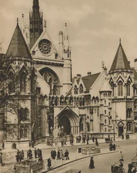 Cours royales de justice depuis une fenêtre au coin de Essex Street, vers 1935