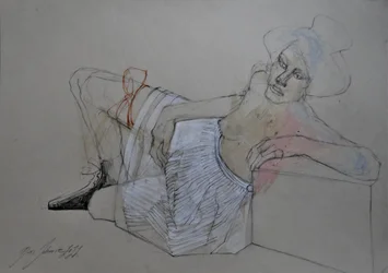 Élégante figure allongée