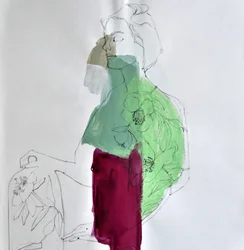 Femme sereine aux motifs floraux