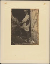 [Homme avec moustache et casquette dans l