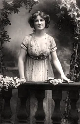 Nina Sevening, actrice, années 1900