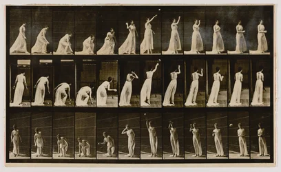 Femme ramassant un ballon et le lançant, extrait du livre Animal Locomotion