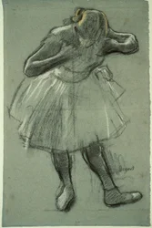 Danseuse se penchant vers l