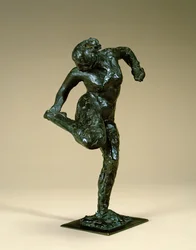 Danseuse tenant son pied, vers 1900-10