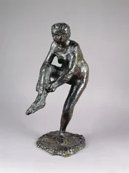 Danseuse mettant ses bas