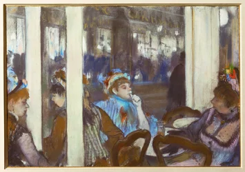 Femmes sur la terrasse d