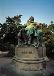 Monument en hommage au poète allemand Johann Wolfgang von Goethe (1749-1832) réalisé par Edmund von Hellmer (1850-1935)