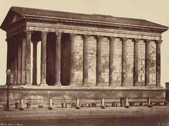 Nîmes. Maison Carrée