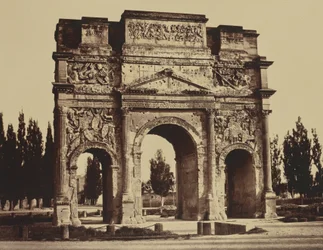 Orange. Arc Antique