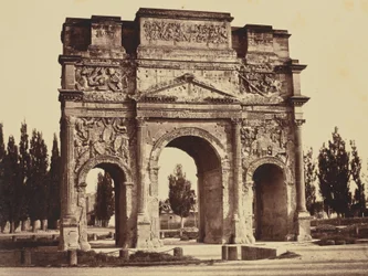 Orange. Arc antique