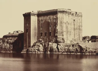 Tarascon. Château