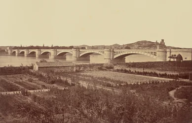 Tarascon. Viaduc