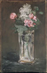 Fleurs dans un vase en cristal