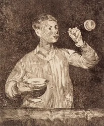 Garçon soufflant des bulles de savon