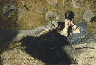 Femme avec des éventails