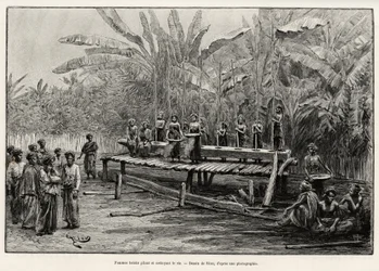 Femmes Batak, groupe ethnique du nord de Sumatra, pilant et nettoyant le riz. Gravure de Riou pour illustrer l