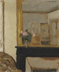 Vase de fleurs sur une cheminée