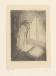 Fille en chemise de nuit près d