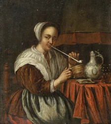 Une femme fumant la pipe à une table