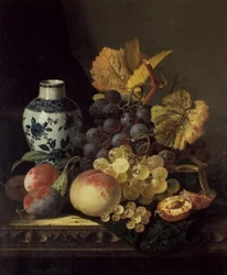 Raisins, pêches, prunes et groseilles avec un vase bleu et blanc