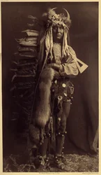 Poitrine de Fer, Piegan. Costume d