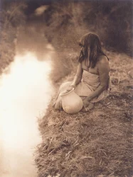Femme Maricopa au ruisseau