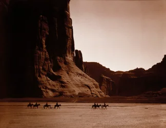 Cavaliers Navajo par Edward S. Curtis, vers 1904