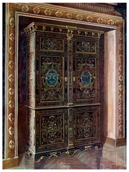 Armoire en ébène avec incrustations de laiton gravé et métal blanc, 1910