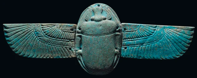 Un scarabée ailé en faïence égyptienne, c. 664-30 av. J.-C.